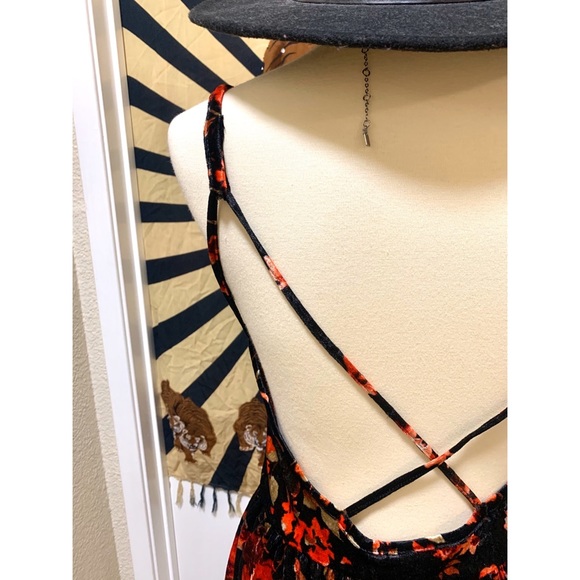 π Beautiful flower velvet romper - Picture 5 of 8